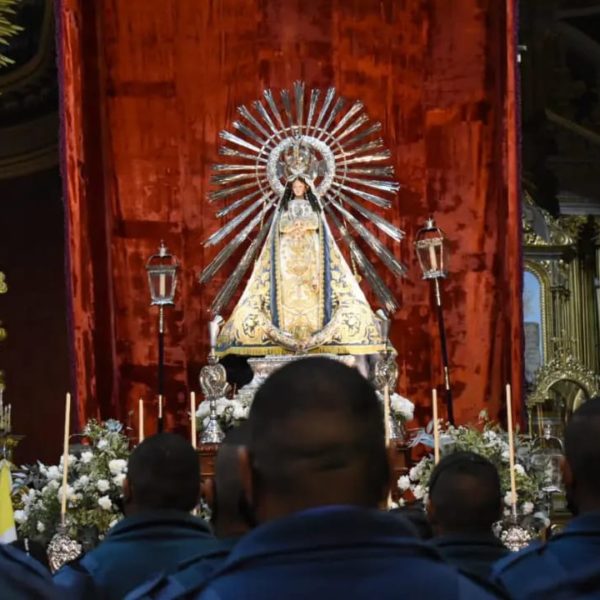 Misa en honor al Señor y la Virgen del Milagro